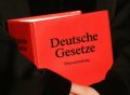 Ein Gesetzbuch mit der Aufschrift "Deutsche Gesetze"