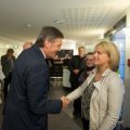 Martin Berg, BAG WfbM-Vorstandsvorsitzender, begrüßt Verena Bentele, Beauftragte der Bundesregierung für die Belange behinderter Menschen