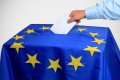 Europawahl, Wahlurne in die ein Stimmzettel eingeworfen